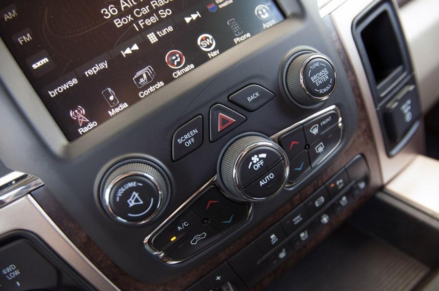  Dodge Ram 3500 HD 2013 года  (фото 6 из 37)